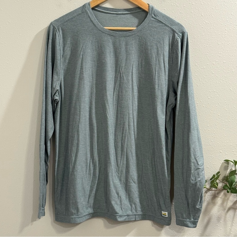 Vuori Men’s Green Strato Tech Long Sleeve T-Shirt Crew Performance Stretch *READ